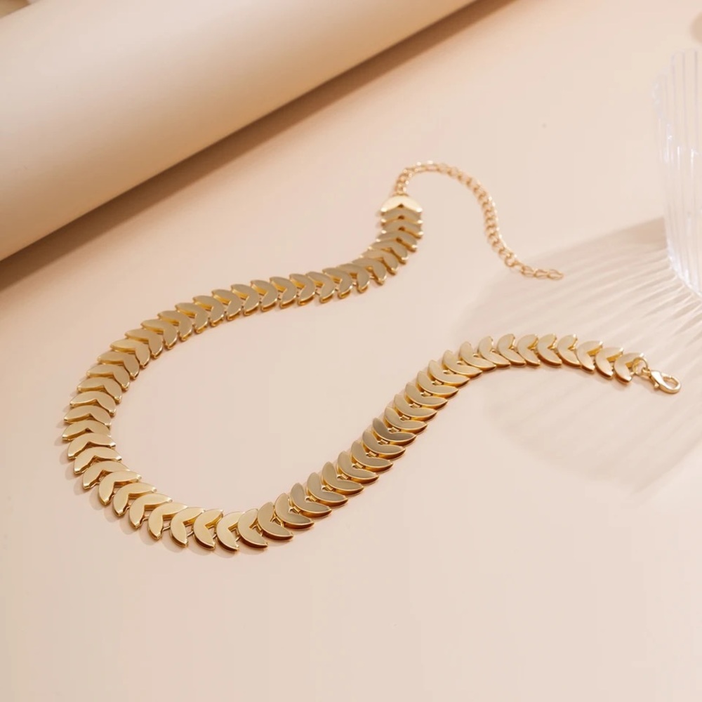 Gold color choker Necklace for women - Picture 6 of 6